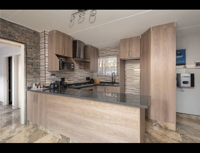 1 BEDROOM TOWNHOUSE FOR SALE IN ALAN MANOR
